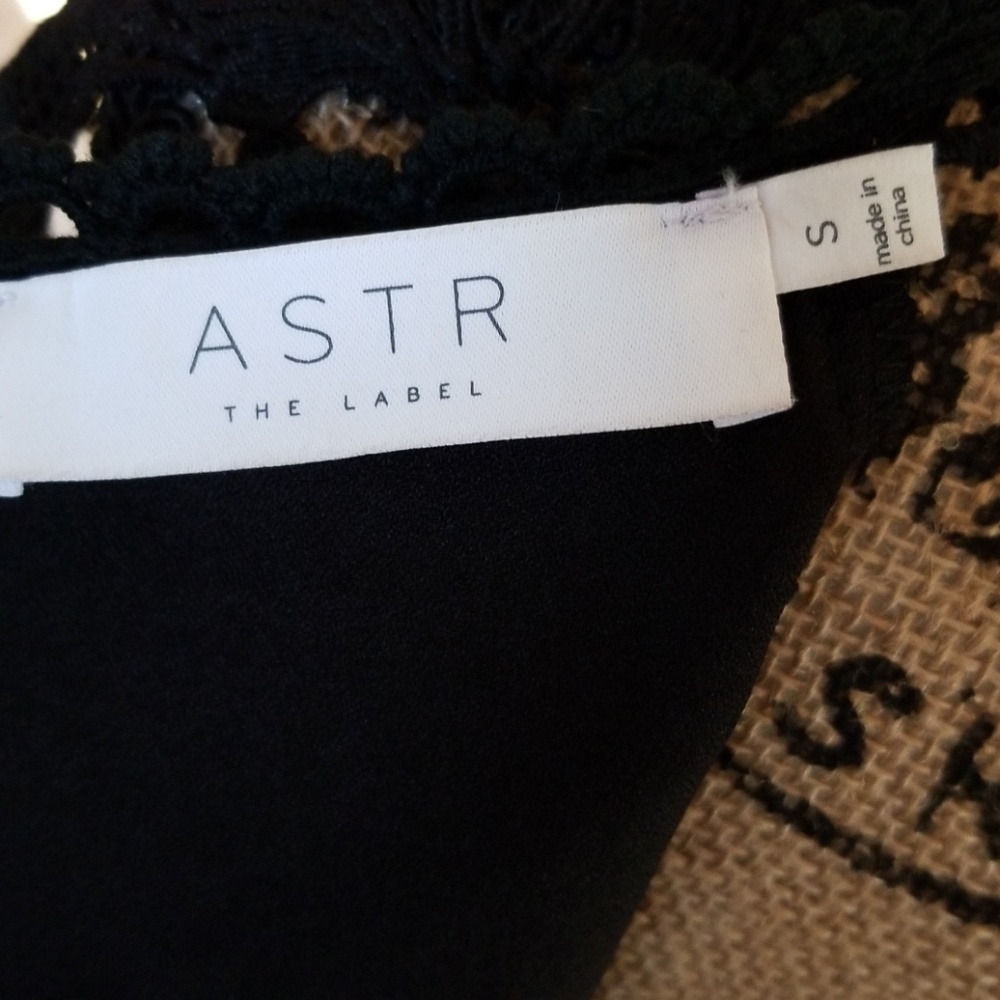 ASTR Dress - Picture 3 of 8